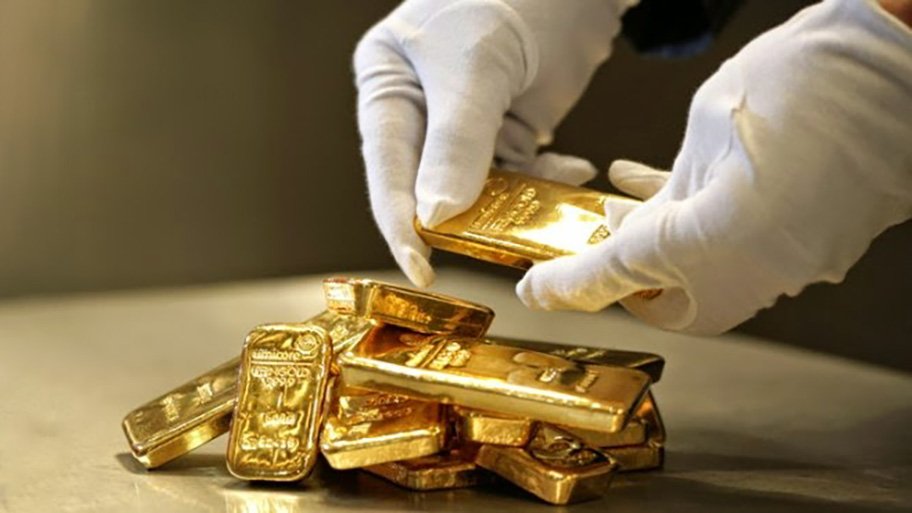 gold-bars-hands-white-gloves